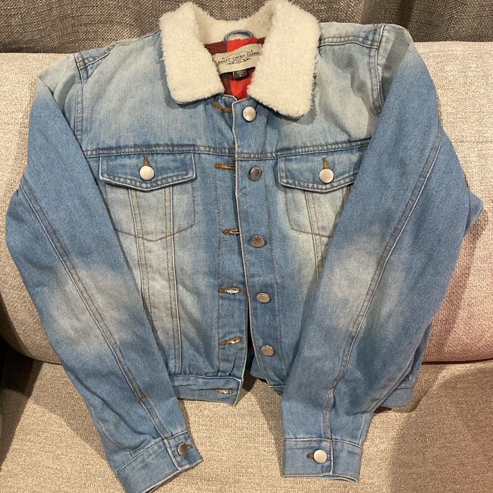Brand new junior’s  large Jean jacket color blue